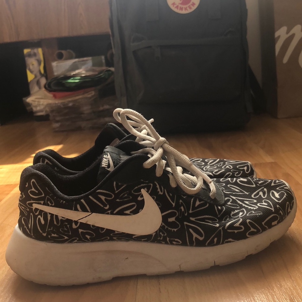 Nike Heart Print